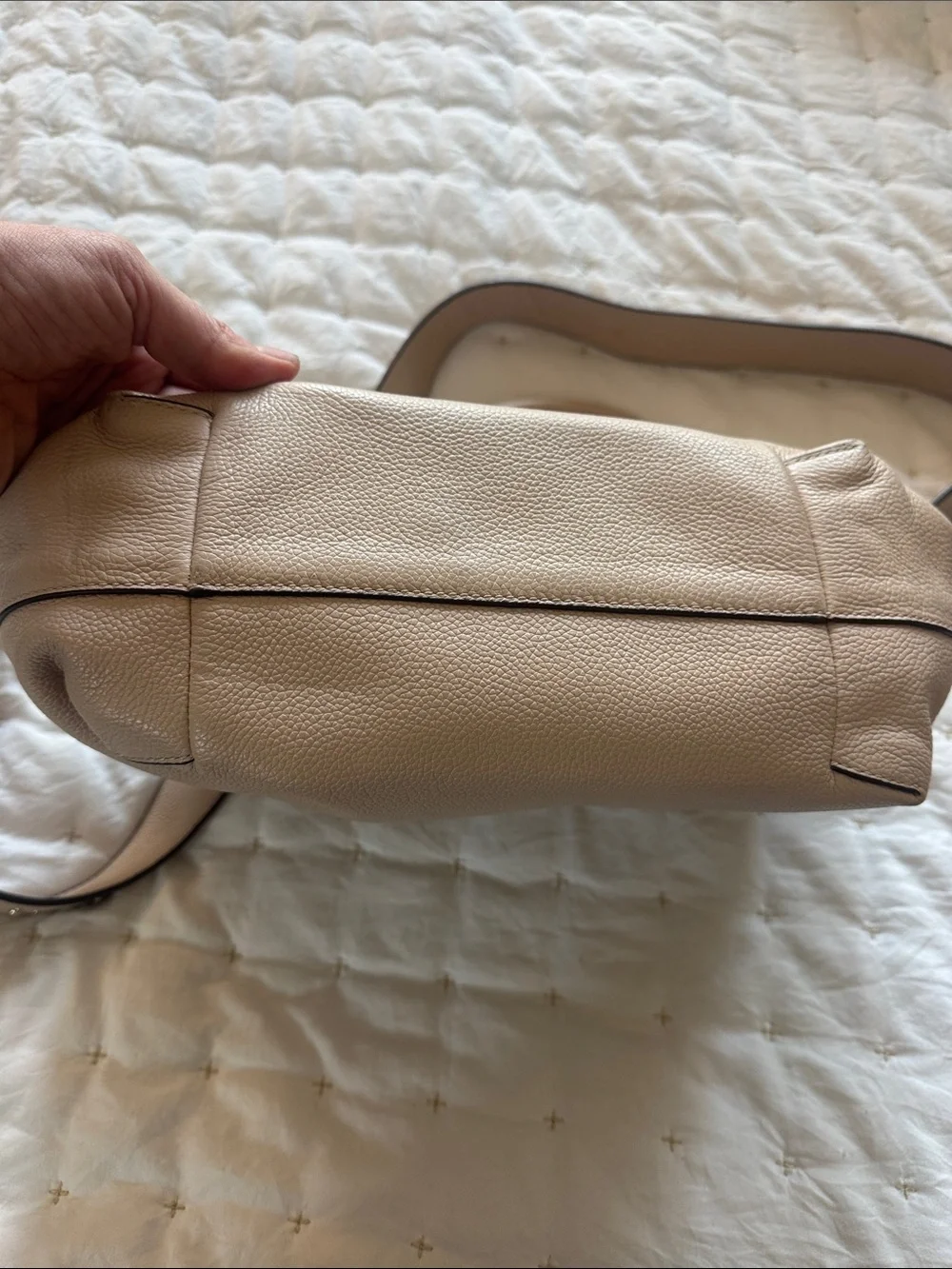 kate spade Pebbled beige purse with Detachable Strap